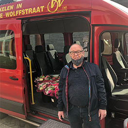 100 bossen bloemen voor ouderen